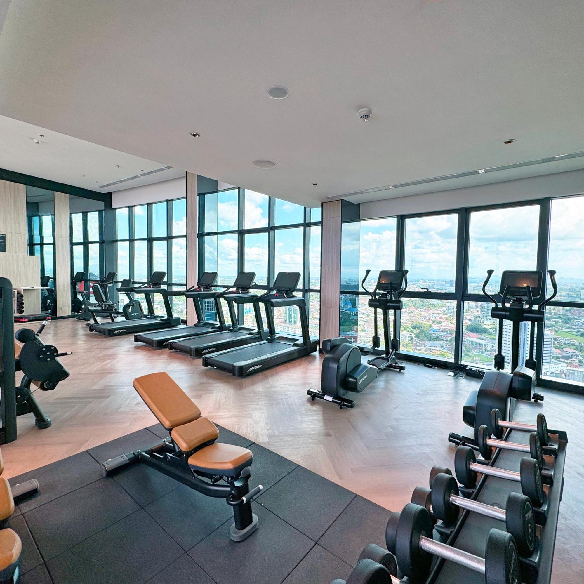 Sheraton Kuching Hotel Екстер'єр фото