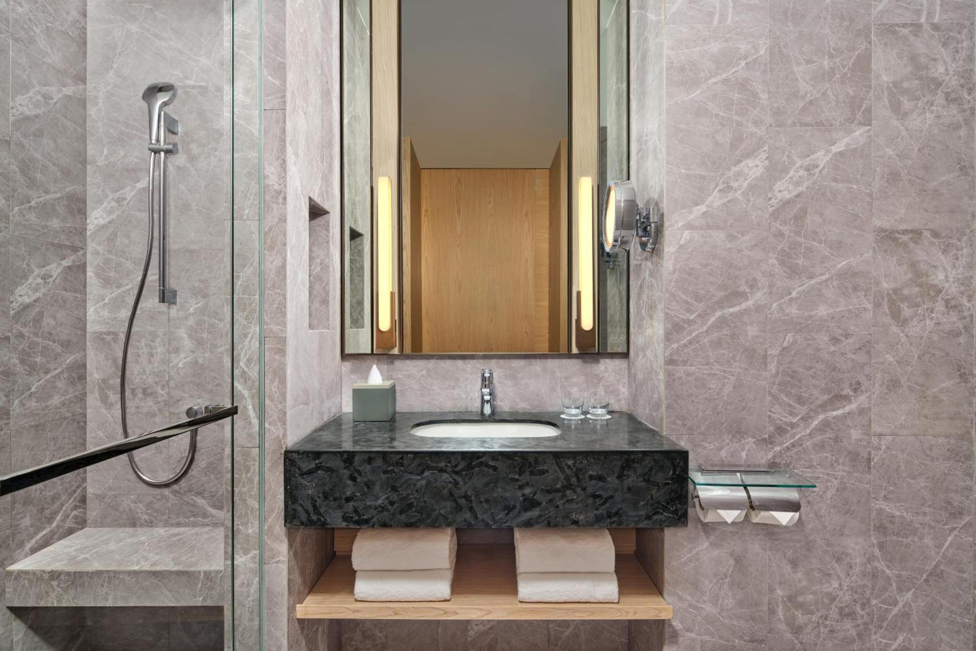 Sheraton Kuching Hotel Екстер'єр фото